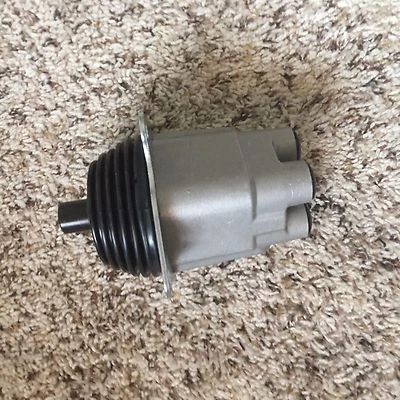 702-16-03910 702-16-018861 pilot valve fits KOMATSU PC200-8 PC240/220/130/300-8 - Image 1 of 4