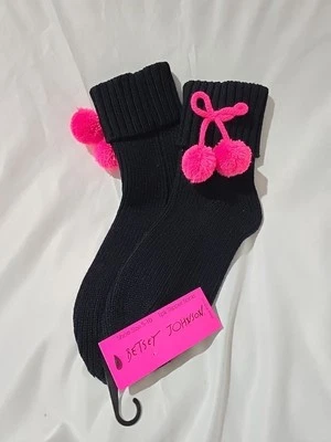 NUEVO CON ETIQUETAS Betsey Johnson Zapatilla Calcetines Mujer Talla 5-10 Negro Con Pom Pom 1 Par Foto 1 de 4