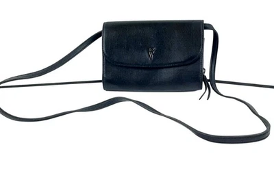 Bolso Bandolera Simply Vera Wang Signature Sobre. Cuero sintético negro. Usado en excelente estado Foto 1 de 4