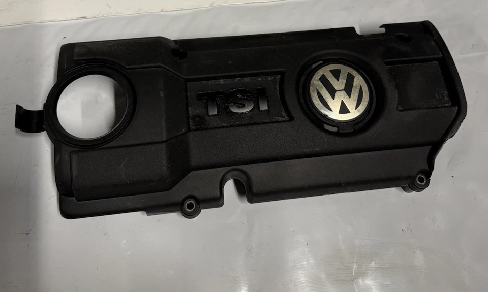 Cubierta del motor Volkswagen Tiguan MK1 2012 03C103925AM (U) Foto 1 de 4