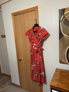 Vestido Vince Camuto Talla 8 Rojo con Estampado Floral Manga Gorra Media Pantorrilla Imitación Envolvente - Imagen 1 de 4