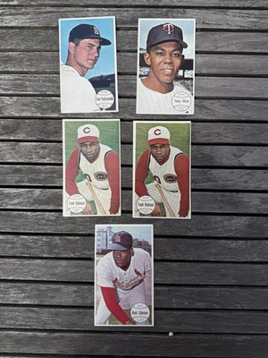 1964 Topps Giants Vending Lot 5 NM Frank Robinson X 2  Carl Yastrzemski Baseball - Image 1 of 4