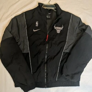 Nike Chicago Bulls Track Jacket Mens Large Black Cool Grey 100% Nylon Logo NBA - Picture 1 of 14