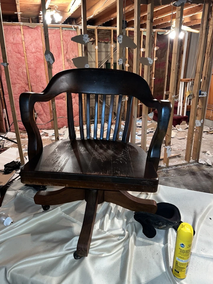 Antigua mecedora giratoria vintage antigua de madera de roble para biblioteca de oficina Foto 1 de 4