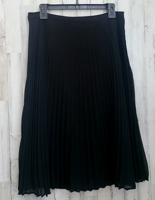 EUC Halogen size 10 Pleated Flare Skirt A-line below Knee - Image 1 of 4