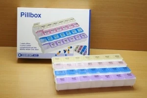 7 DAY PILL BOX TABLET ORGANISER MEDICINE DISPENSER WEEKLY & DAILY 4 COMPARTMENT - Picture 1 of 4