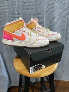 PREOWNED Nike Air Jordan 1 Mid Edge Glow GS Size 6.5Y CV4611-100 NO LACES - Picture 1 of 10