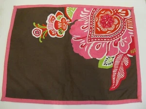 Almohada pequeña Pottery Barn Kids nueva con etiquetas marrón rosa bordada floral - Imagen 1 de 3