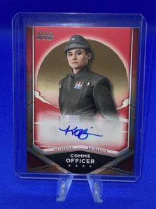 2021 Topps Mandalorianer KATY O'BRIAN als COMMS OFFIZIER **rot** AUTOGRAMM/99 Auto - Bild 1 von 3