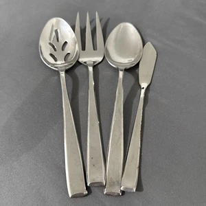 The Palm Restaurant 4 Serving Pieces - Picture 1 of 3