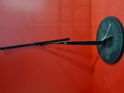 VOLKSWAGEN GOLF MK7 OFFSIDE FRONT WIPER ARM 2016 5 DOOR HATCH - Image 1 of 4