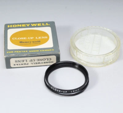 NOS HONEYWELL PENTAX CLOSE-UP LENS NO. 1 IN THE CASE AND BOX 49MM CAT. NO. 821 - Image 1 of 4