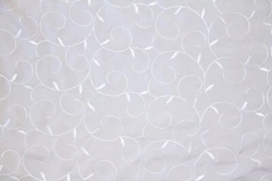 60" Winter weiß Ranken bestickt Voile transparenter Stoff - Meterware - Bild 1 von 1