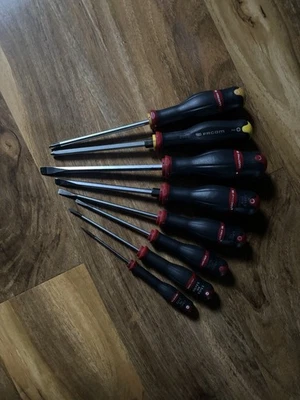 Facom Protwist 8 Piece Slotted and Phillips Screwdriver Set - Image 1 of 4