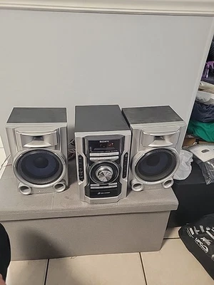 Sony HCD-EC55 Hi-Fi 3 Disc CD AM/FM Stereo Player w/ SS-EC55S Speaker Set - Image 1 of 4