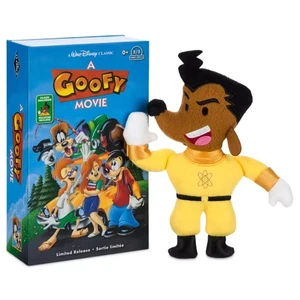 Disney Parks Pippo Film Powerline Max Peluche Scatola Stile VHS - Foto 1 di 5