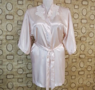 Sexy bata de satén de la dinastía California rosa envoltura encubrimiento apliques perlas lentejuelas  Foto 1 de 4