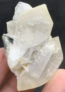 Tormalina verde albite 285 carati penetrante in grappolo di quarzo - Foto 1 di 9