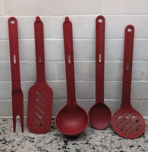 Tupperware Kitchen Duos 5 piece set of kitchen utensils - paprika red - Picture 1 of 10