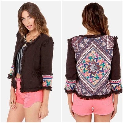 Chaqueta corta Billabong Lou floral bordada negra multicolor talla mediana Foto 1 de 4