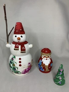 Muñecas Matrioska de Anidación Muñecas Temáticas de Navidad Conjunto de 3 Muñeco de Nieve Papá Noel y Árbol - Imagen 1 de 10