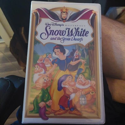 1994 WDHV Masterpiece Collection Snow White and the Seven Dwarfs VHS - Image 1 of 4
