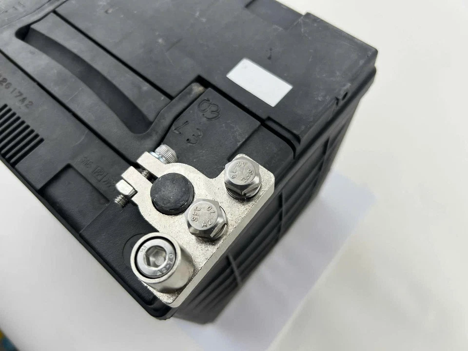 Heavy duty battery - Negative Terminal Clamp . Brass . Nikel plated .  - Image 1 of 4