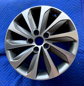 2015 2016 2017 Hyundai Sonata 17" x 7" Factory OEM Wheel - Picture 1 of 2