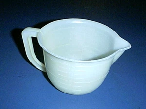 Vintage LUSTRO-WARE L-9 Measuring Cup Two 2 Cup /16 oz Pour Spout & Large Handle - Picture 1 of 3