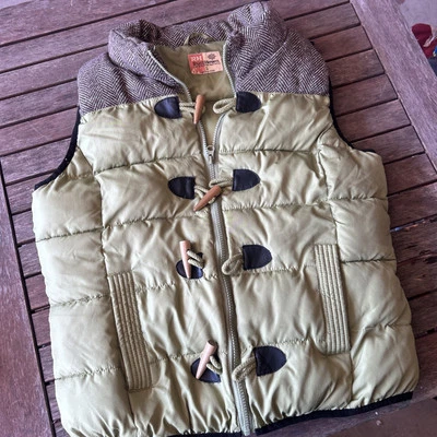 Chaleco acolchado grande tallado con volantes para mujer pata de gallo verde botones de palanca de madera Foto 1 de 4