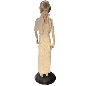 Diana-Princess Of Wales-Pearl Gown - No Box Diana Princess of Wales-Doll - Picture 1 of 10