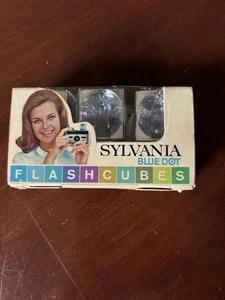 Vintage Sylvania Blue Dot FLASH CUBES Camera Flash Cubes 3-Pack 12 Flashes - Picture 1 of 4