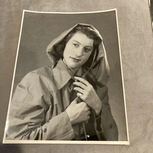 Fotografía vintage de retrato femenino en blanco y negro A0026 - Imagen 1 de 4