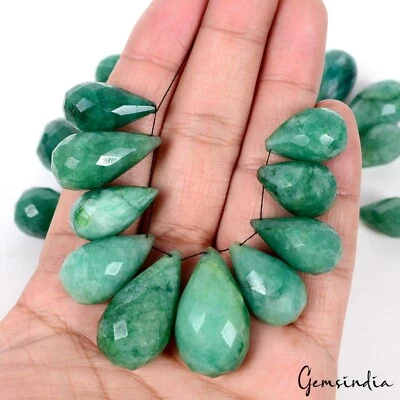 Esmeralda verde brasileña natural 1000 quilates 26 piezas taladro a cuadros de pera briolettes Foto 1 de 4