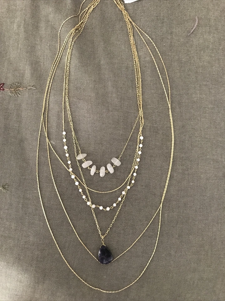 NUEVO CON ETIQUETAS $128 Anthropologie Collar Multicapa Cuentas Púrpura Oro Rosa Foto 1 de 4