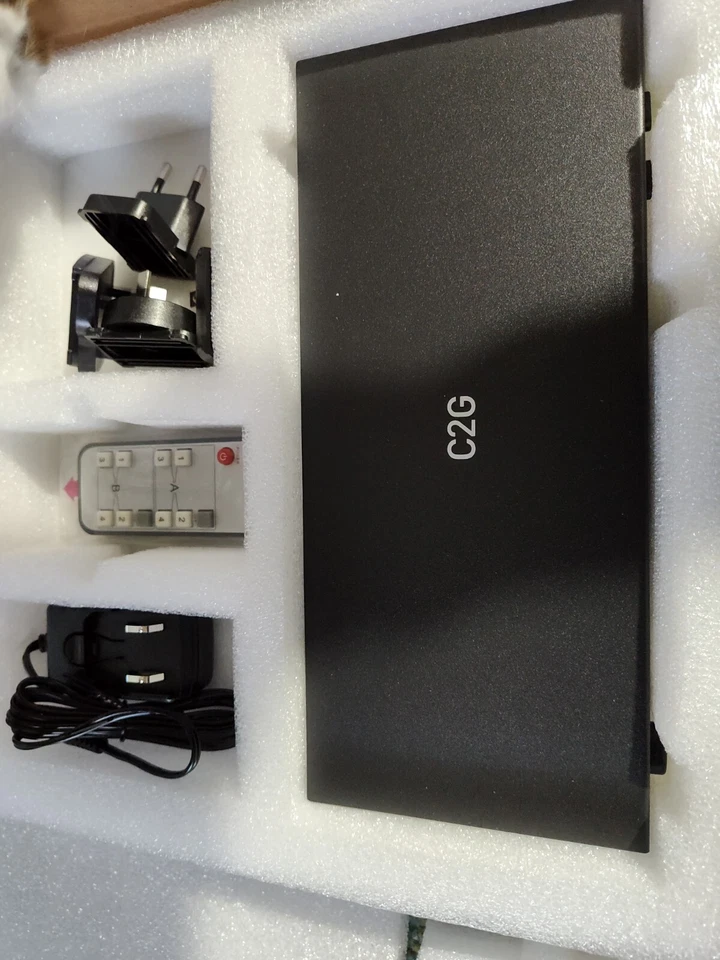 Conmutador HDMI 4:2 C2G Conmutador Matriz HDMI 4k Foto 1 de 4