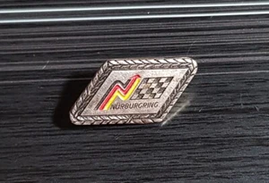 Nürburgring Brosche silbern mit Kranz gestempelt DHW - Maße 22x12mm - Picture 1 of 2