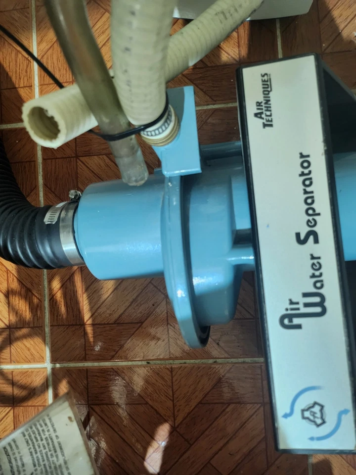 Separador dental de aire/agua Air Techniques HydroMiser para sistemas de vacío dental Foto 1 de 1