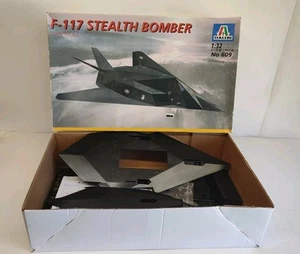 Italeri F-117 Stealth Bomber 1:32 Model Kit No.609 628mm NIB - Picture 1 of 17