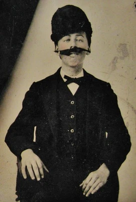 TINTYPE PHOTO OF A BILLY THE KID WANNABE WEARING A HAT & FALSE MUSTACHE AS FOUND - Image 1 of 3
