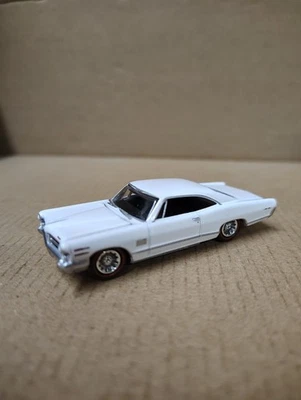 Loose Johnny Lightning 1965 Pontiac Catalina 2+2 Royal Bobcat Cameo Ivory - Image 1 of 2