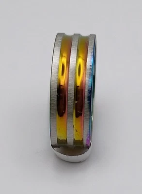 Anillo banda de acero inoxidable a rayas grises y doradas de aleación para hombre talla 5 de EE. UU. Foto 1 de 2