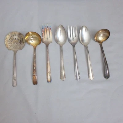 Utensilios para servir 7 piezas plateados: Prestige Grenoble y Wm. A. Rogers Malibu Foto 1 de 4