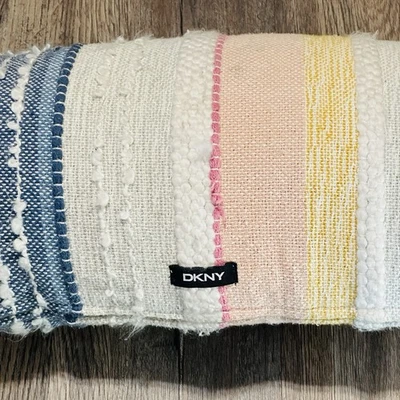 Capa de travesseiro lombar DKNY Boho - Amarelo, azul, creme, zíper, borlas - Imagem 1 de 4