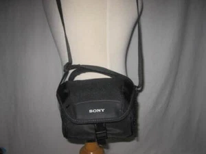Sony Mini Digital Camera Bag Crossbody EUC - Imagen 1 de 7