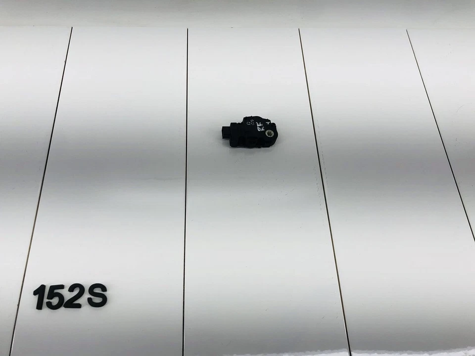 08-13 BMW 128I E82 SALPICADERO DERECHO HVAC VENTILACIÓN AIRE SOLAPA PUERTA ACTUADOR OEM Foto 1 de 4