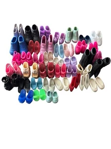 Lote de zapatos vintage Barbie/mini Barbie, tamaño Barbie tacones botas planas vintage  - Imagen 1 de 1