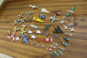 Lote Grande Diecast Avión de Combate Avión Juguete Caja de Contraparte otro hallazgo antiguo IC - Imagen 1 de 9