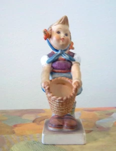 HUMMEL # 73 - Little Helper - TMK 3 - Vintage - 4 1/4" Tall - Goebel - Picture 1 of 6