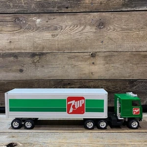 1980s ERTL, 7UP Semi Truck & Trailer, #3622, Pressed Steel, Made in USA - Picture 1 of 8